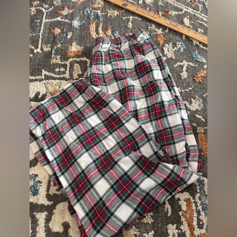 Macy Family Pjs Plaid Pajama Pants Women’s Size Large‎ No pockets